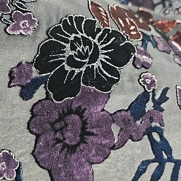 Dana Buchman chiffon wrap blouse with raised velvet flaral size 4. Beautiful - Picture 7 of 13